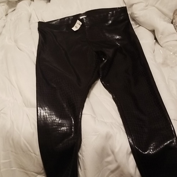 Pants - Picture 4 of 6